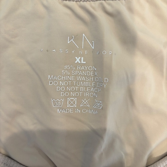 Klassy Network- Brami t-shirt - Picture 2 of 3